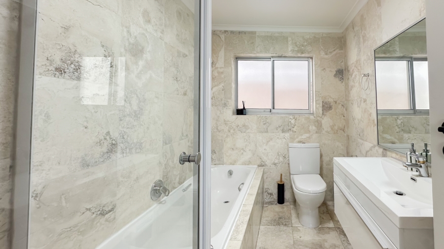 To Let 3 Bedroom Property for Rent in Sea Point Western Cape